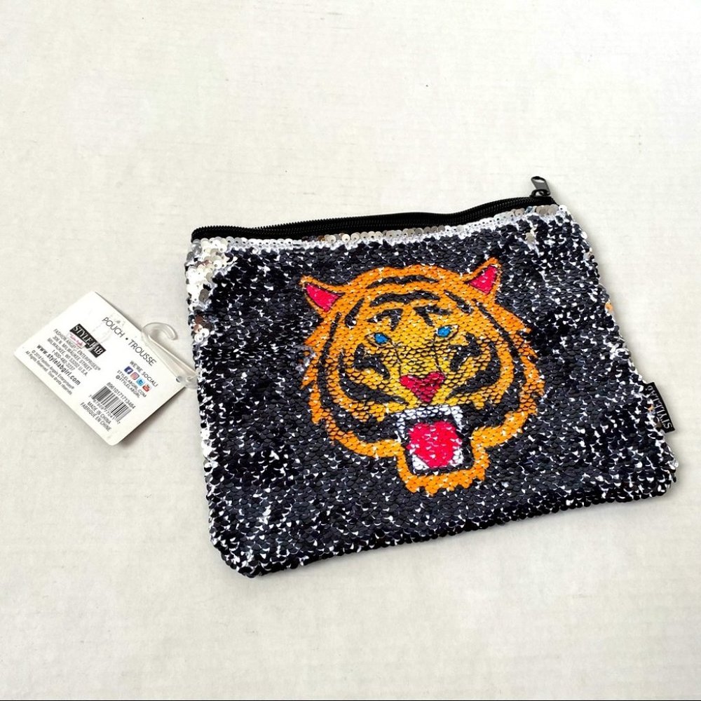 StyleLab Magic Sequin- Small flippy sequin tiger pouch